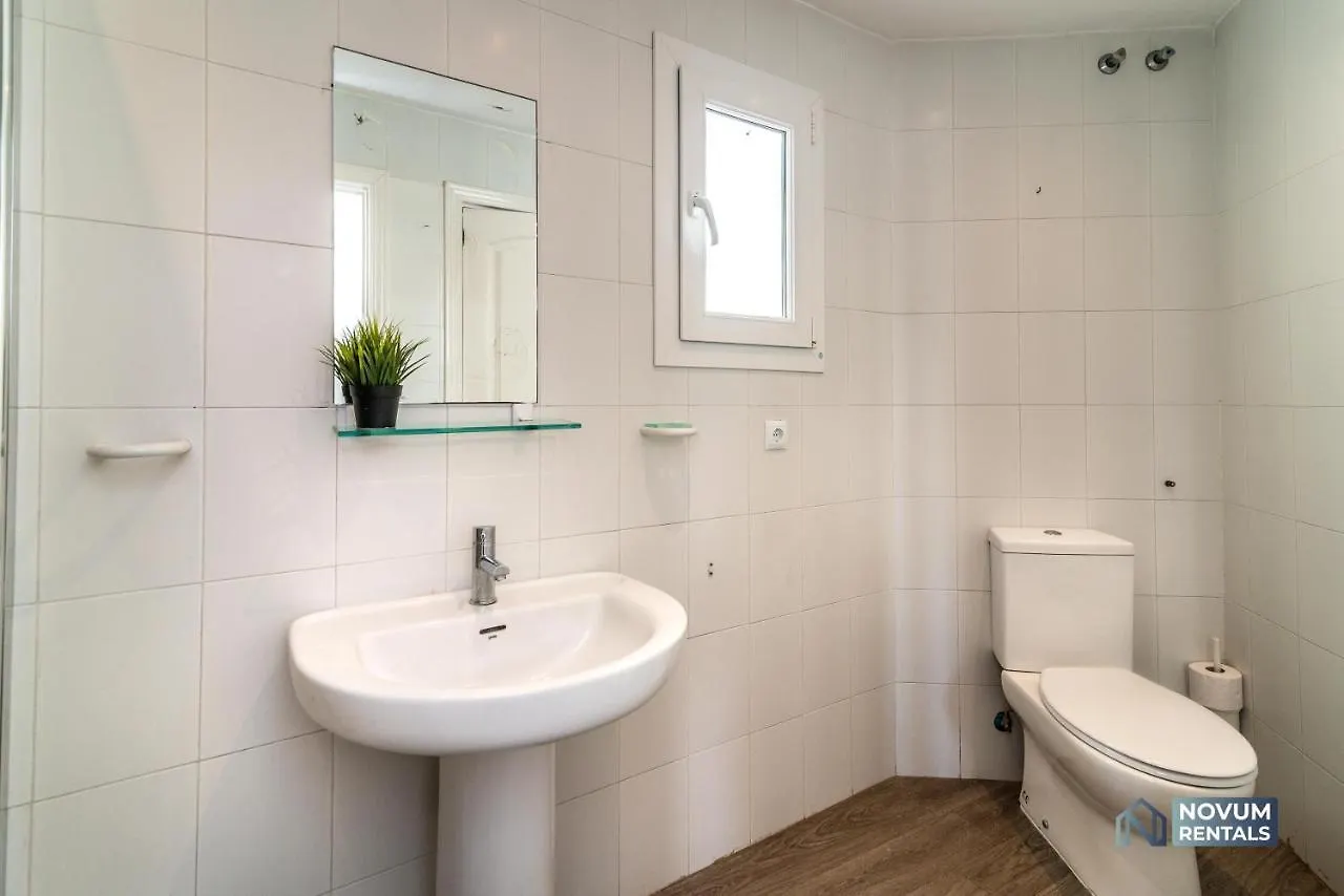 Lovely 1 Bdrm Rental Unit W/ Pool In Puerto Banus 马尔韦利亚