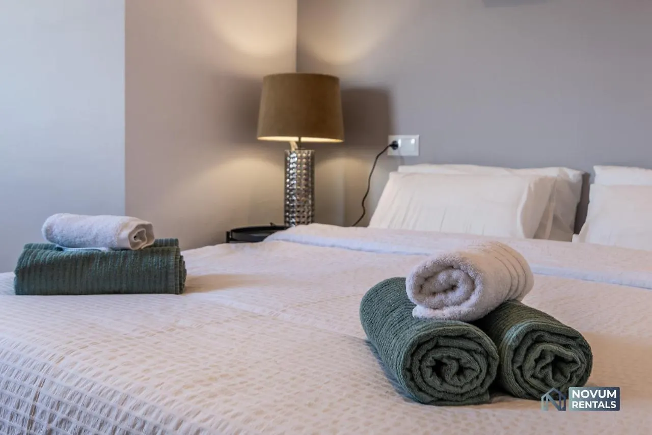 Lovely 1 Bdrm Rental Unit W/ Pool In Puerto Banus 马尔韦利亚